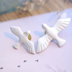 Artistic White Pigeon Vintage Metal White Pigeon Peace Dove Brooch Badge Collar Pin - White - View 1
