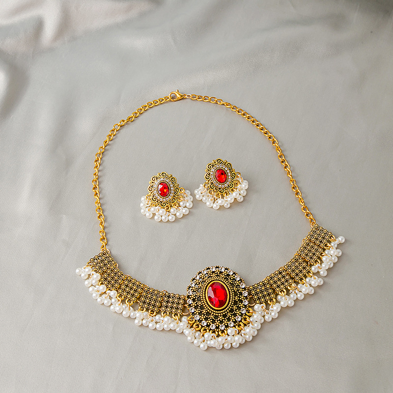 European And American Pearl Sequin Vintage Necklace Set
