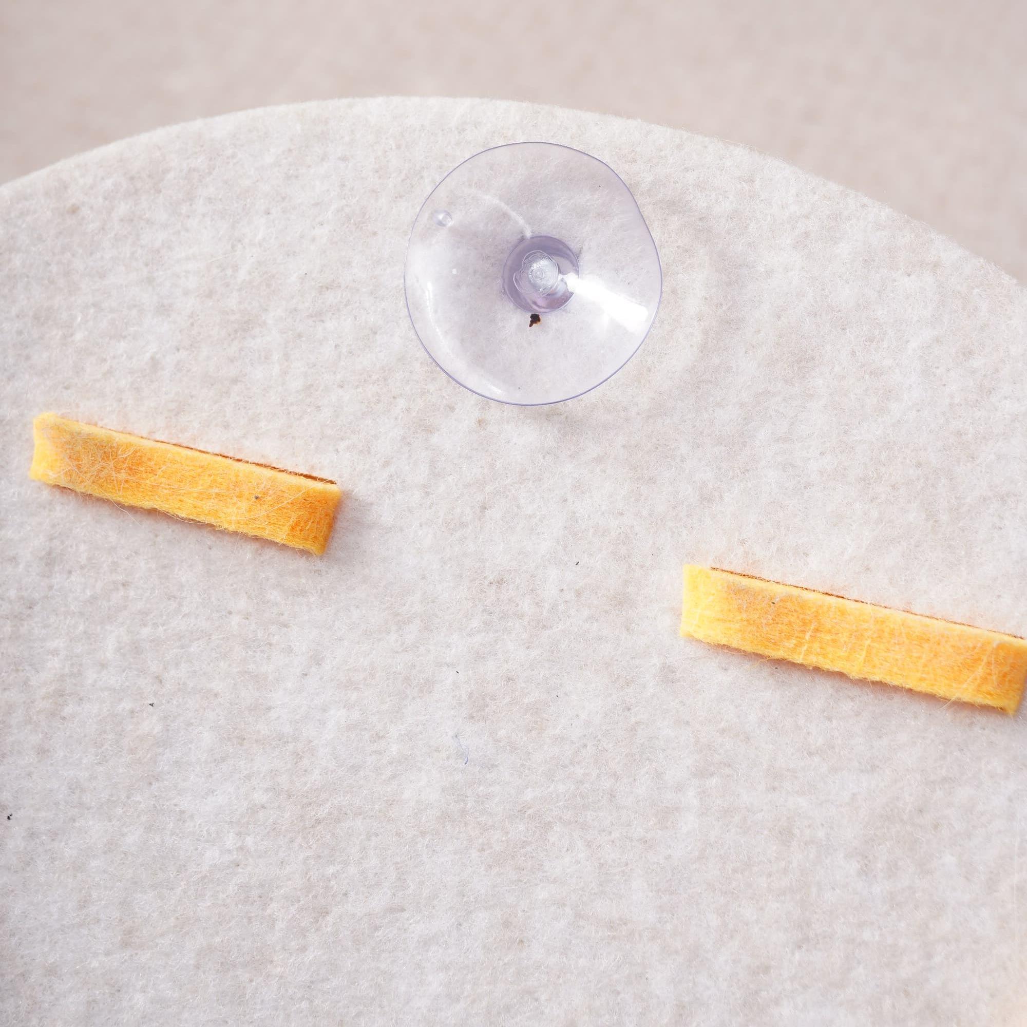 Cat Puzzle Toy With Ball And Spring-loaded Wand Felt Indoor Cat Toy Box Suction Cup Base Treat Puzzle Helps Cats Play Independently And Improves Their Intelligence.