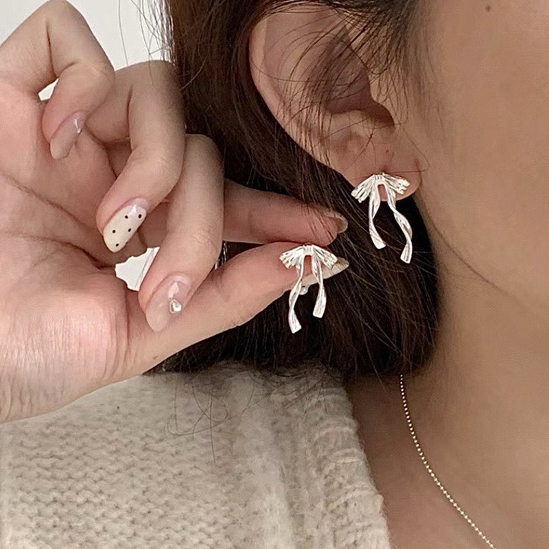 2026 New Silver Metal Stud Earrings Niche High End Design