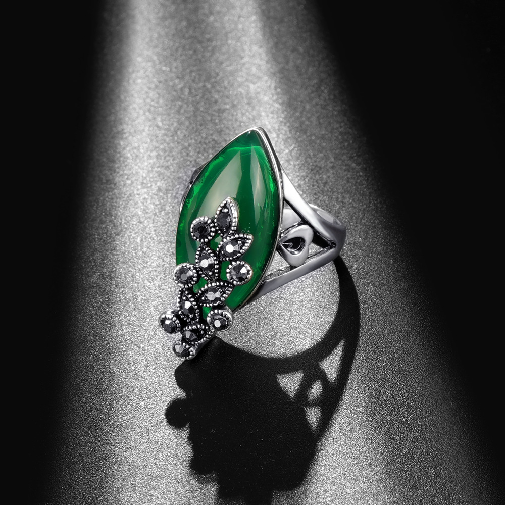 Japanese And Korean Simple Alexandrite Ring Is Small And Exquisitely Decorated