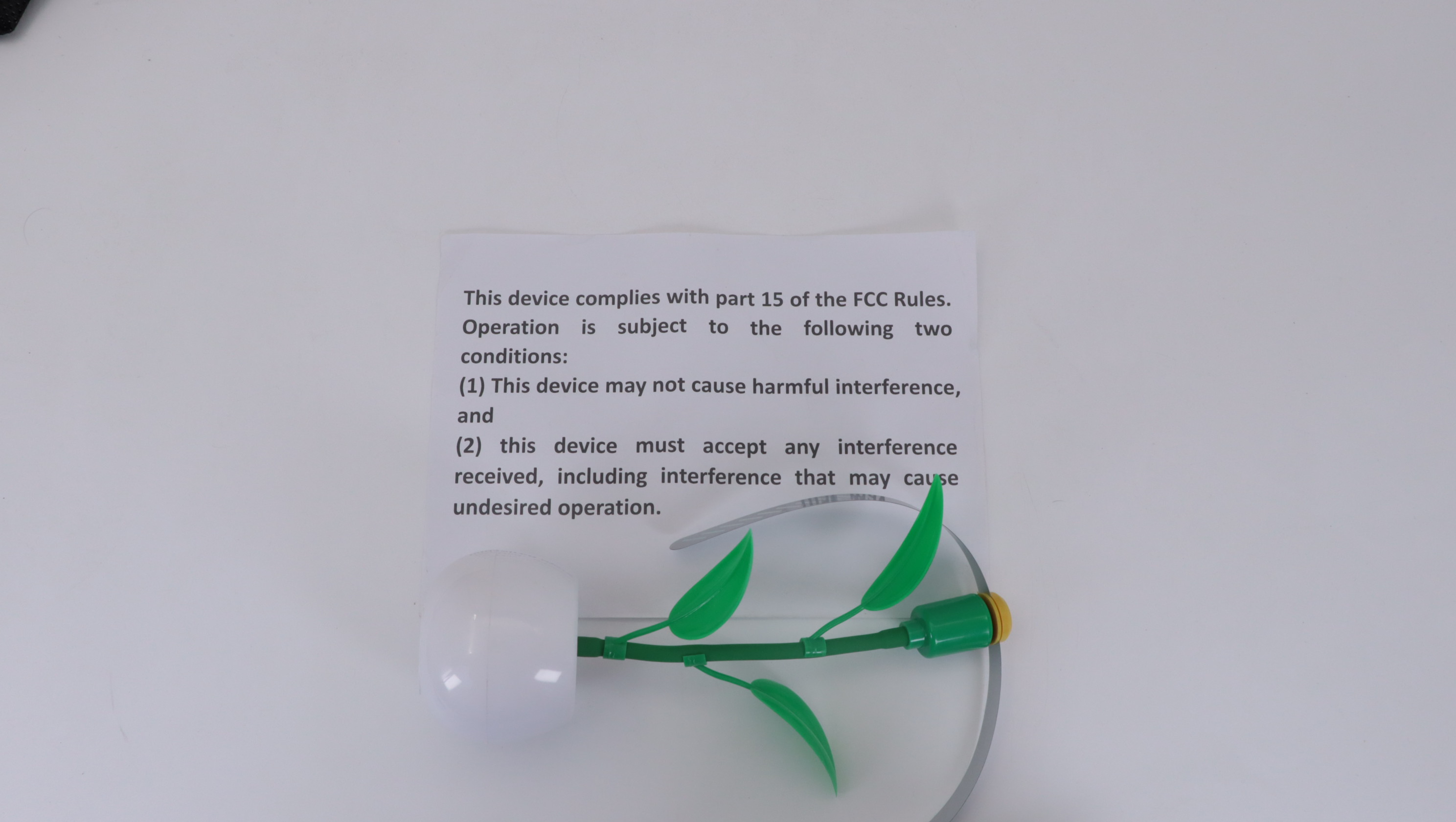 A Pple Fly Swatter 2 Fans Installed Dry Battery Battery Compartment Without Battery