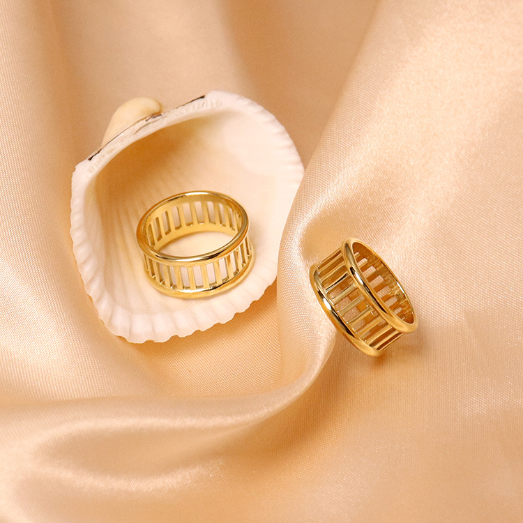 Fashion Trend Hollow Ring 18K