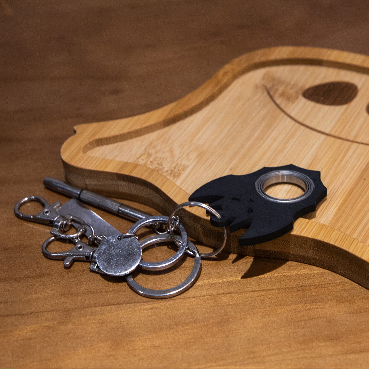 Halloween Creative Fidget Spinner Toy Bat Demon Ghost Keychain Hand Spinner Anti-Anxiety Toy Relieves Stress Bottle Opener Kids Toy