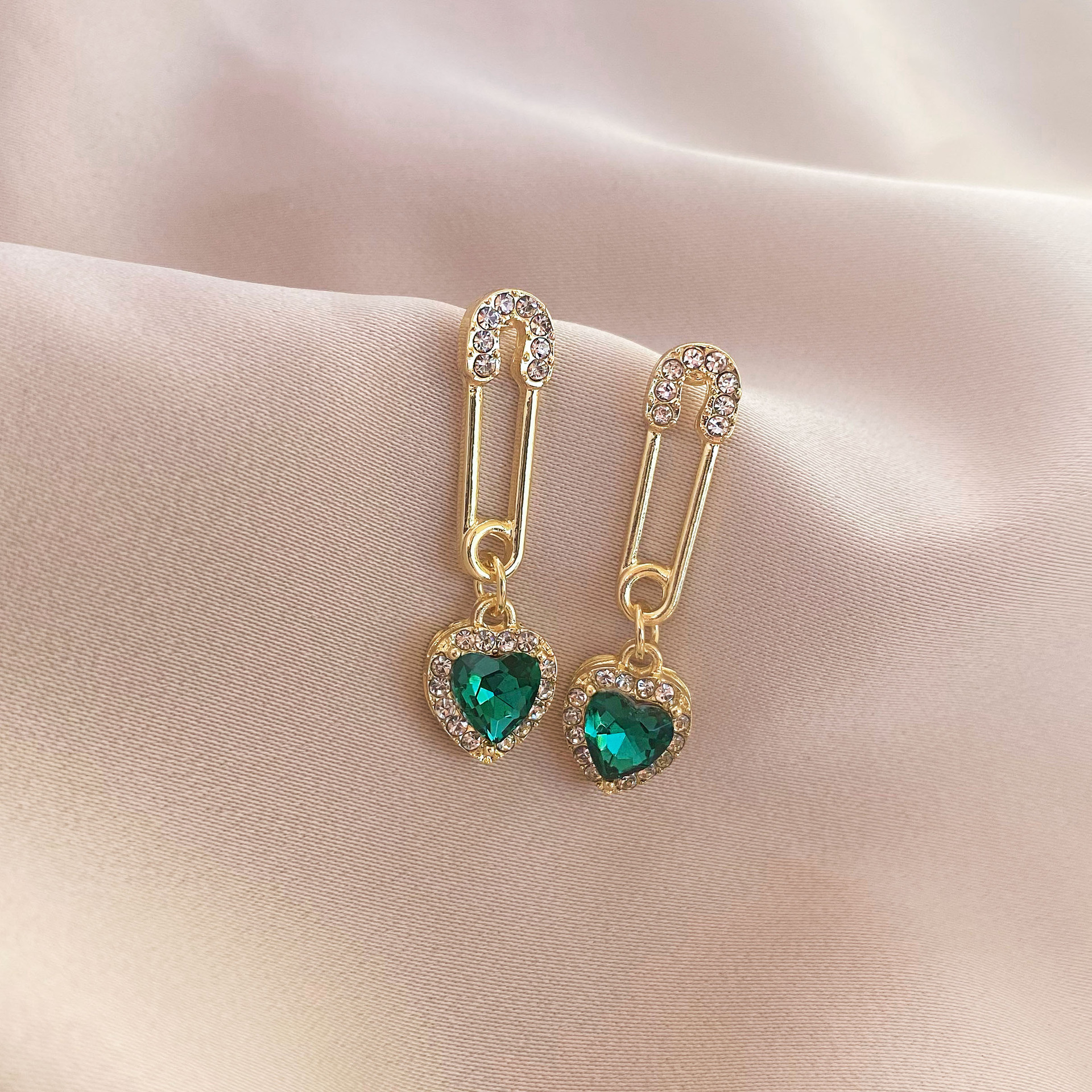 Korean Vintage Heart Emerald Diamond Earrings