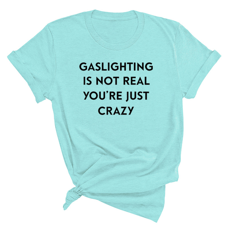 Title 20, Herrenmode mit Aufdruck „Gaslighting Is Not Rea...