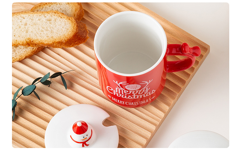 Title 7, Christmas Gift Ceramic Cup With Lid Spoon Creative