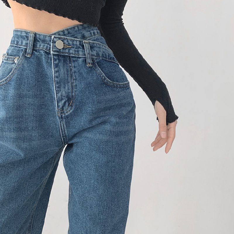 Title 3, Windy High-waisted Jeans for a thin and straigh...