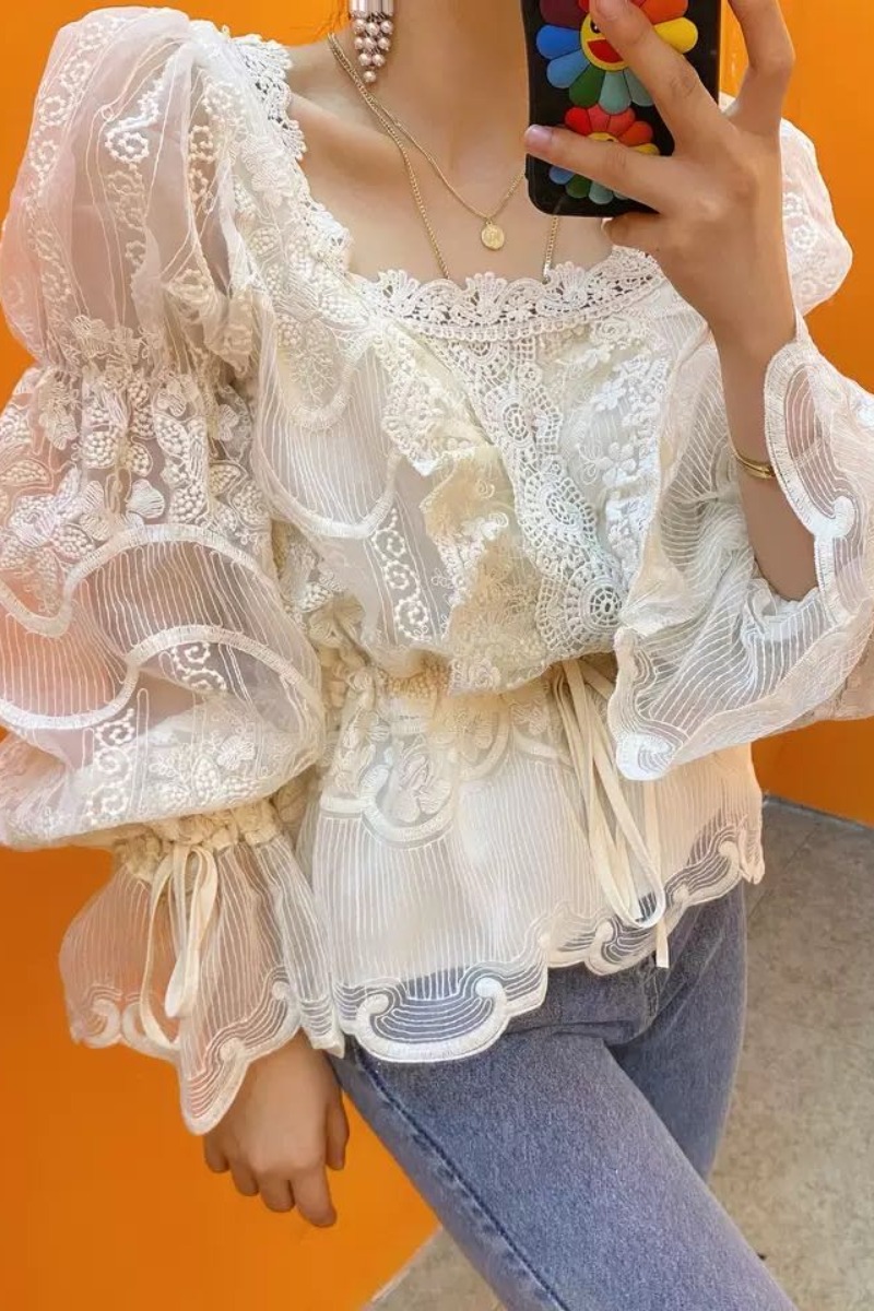 French Niche Design Sense Heavy Lace Crocheted Waist And Thin Flared Sleeve Shirt