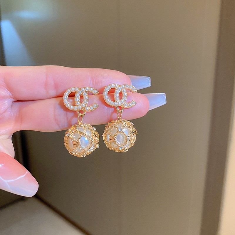 Dainty Pearl Flower Studs French Forest Vintage Design Elegant Ladies Daily Earrings