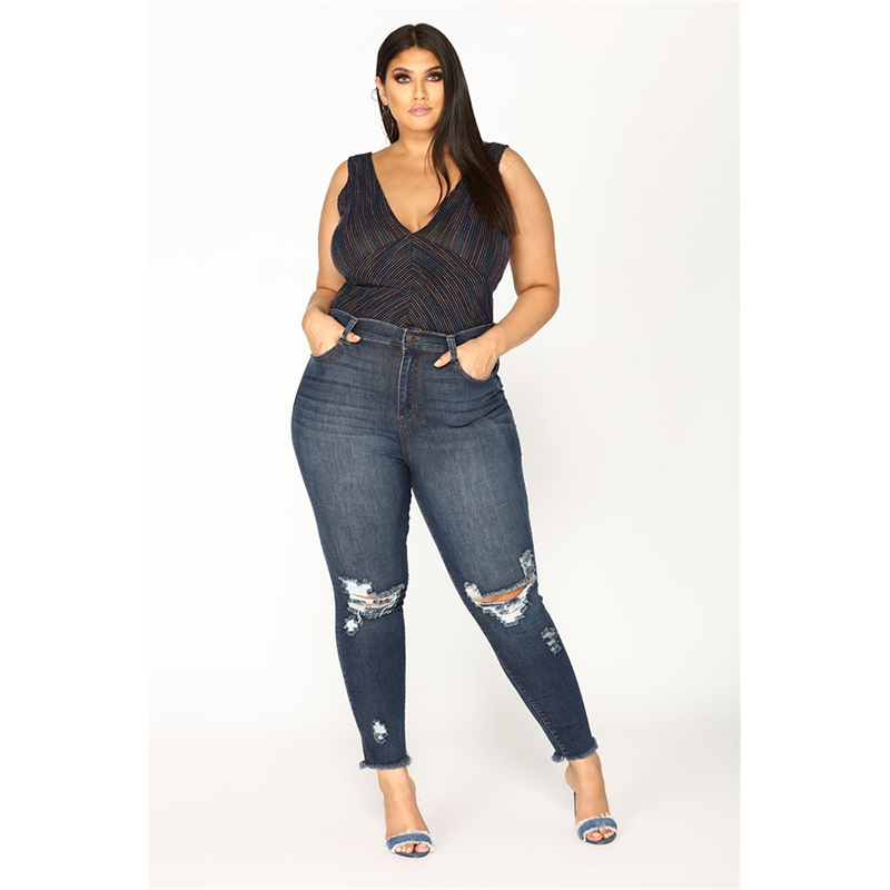 Title 3, Damen Stretch Jeans in Übergröße mit Shredded-E...