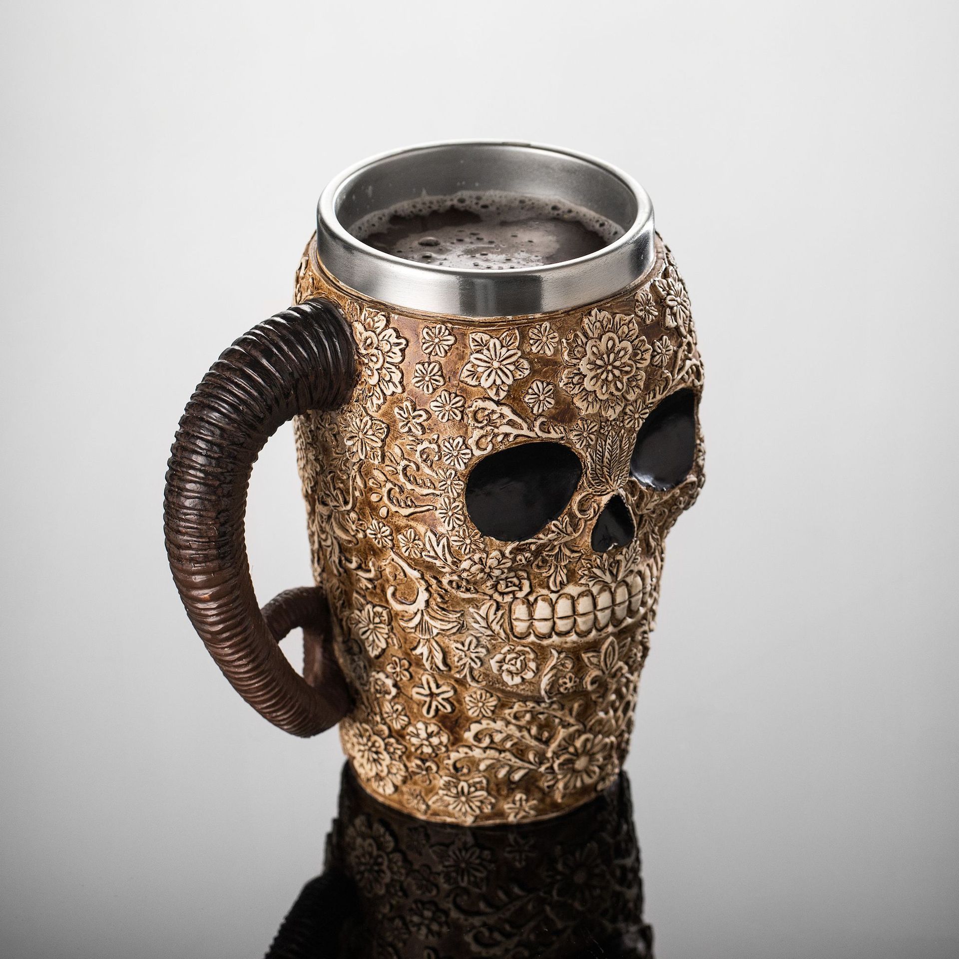 Product pattern skull claw mug home beer mug (khaki)