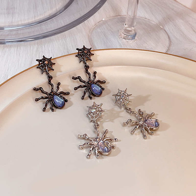 Dark spider moonstone stud earrings (black)