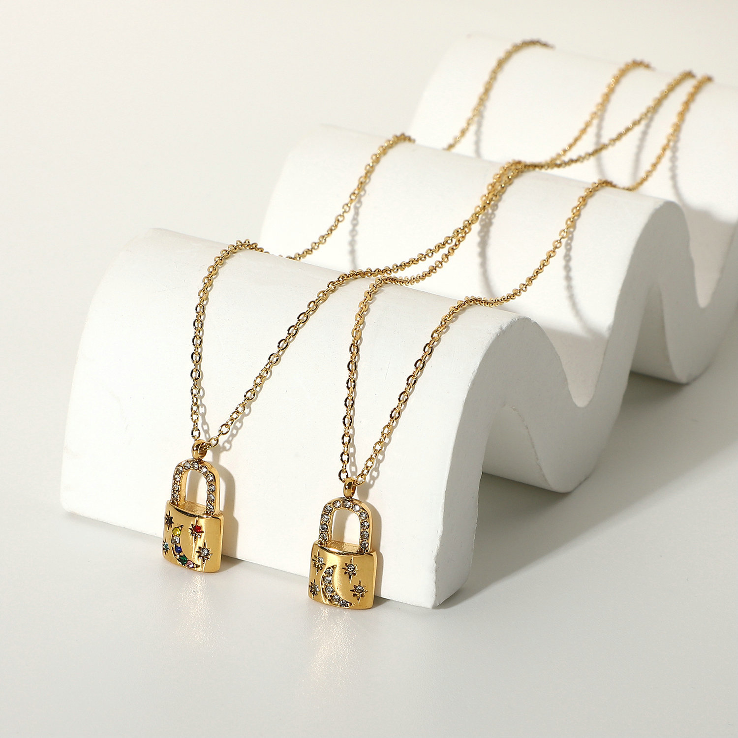 European And American Internet Celebrities Are Fashionable With The Same Necklace