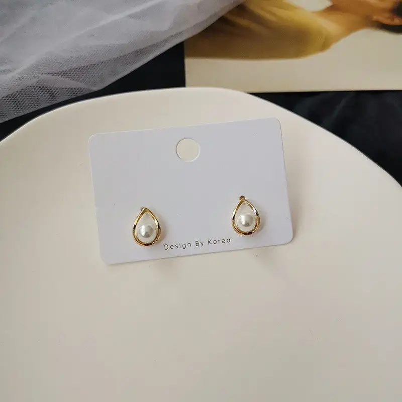Oval Hollow Highlight Pearl Earrings