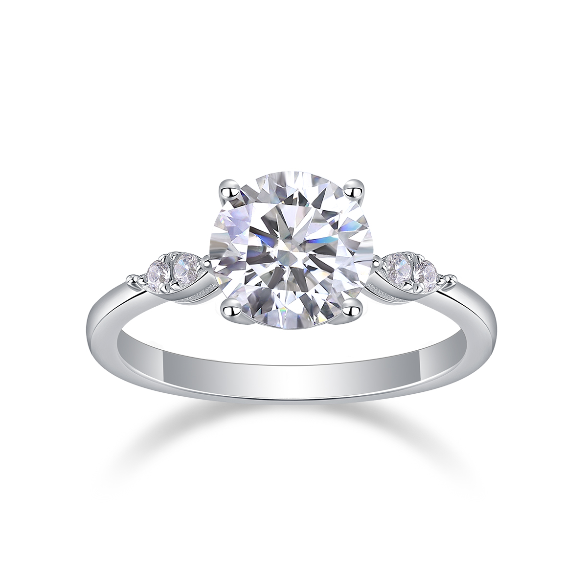 S925 silver ring featuring 2 carat moissanite stone in elegant setting