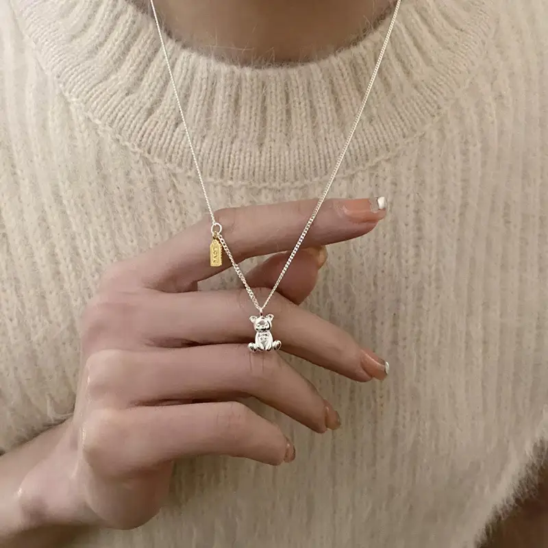 Simple And Small Design Feeling With Folded Neck Chain