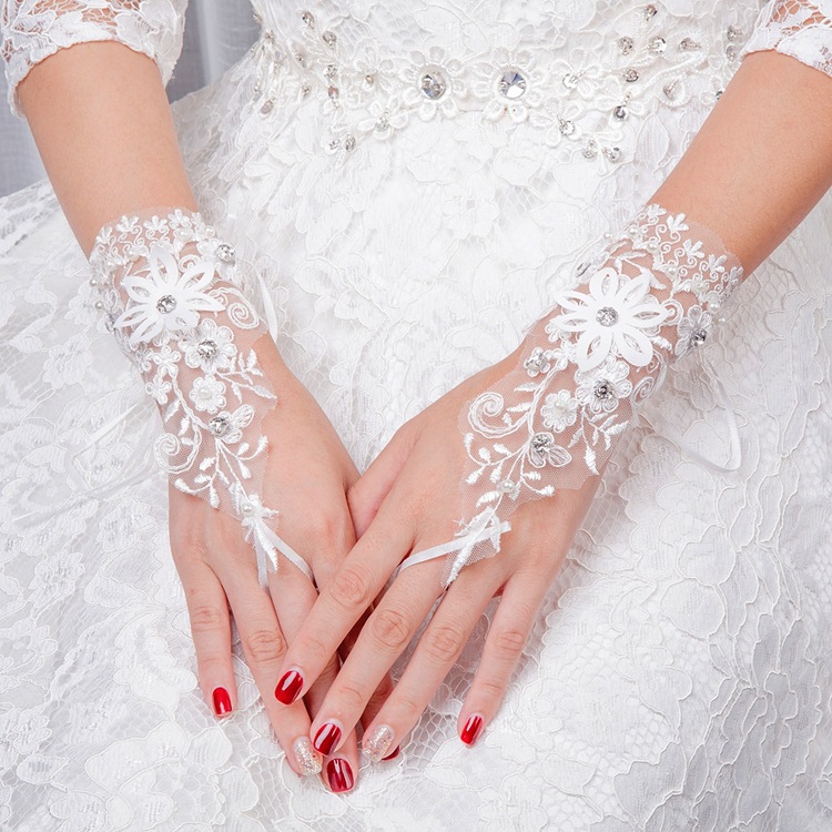 Title 4, Lace Short Diamond Decorations White Hook Gloves