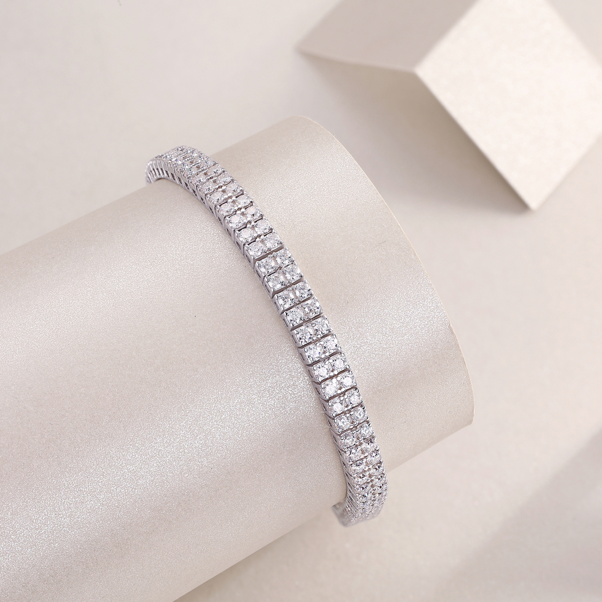 Luxury S925 Silver Morganite Bracelet – Platinum Plated Hand Chain Diamond Cut D