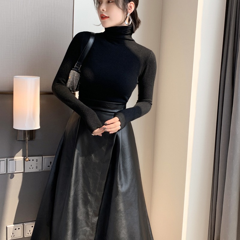 Black Mid-length Skirt With A High Waist And Slimming Hips