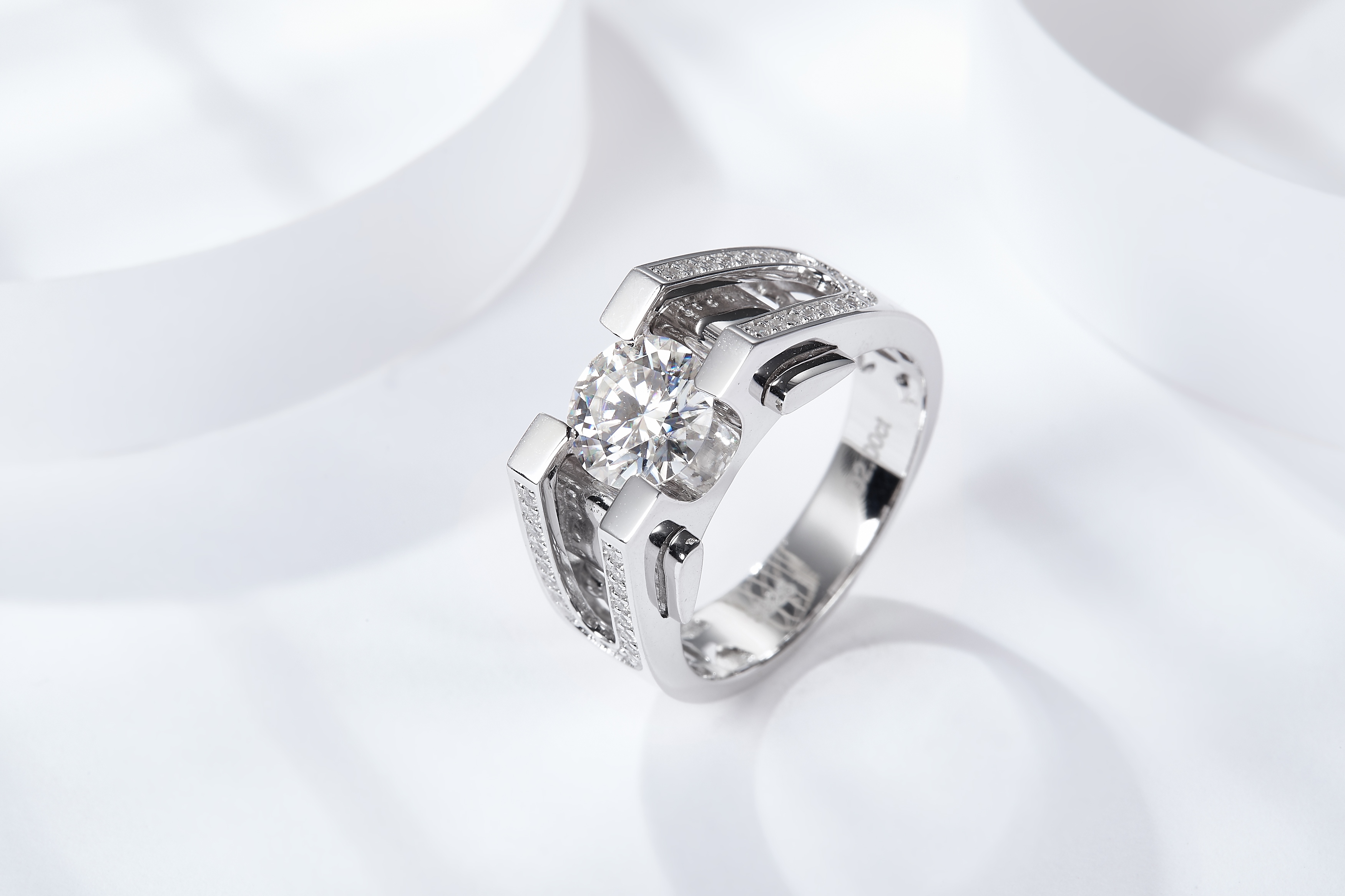 S925 Sterling Silver Moissanite Ring 1 Or 2CT  Men's Geometric Hollow Band With Pave Accents, Platinum Plated Wedding Ring With GRA Certificate, Jewelry Gift Box Set