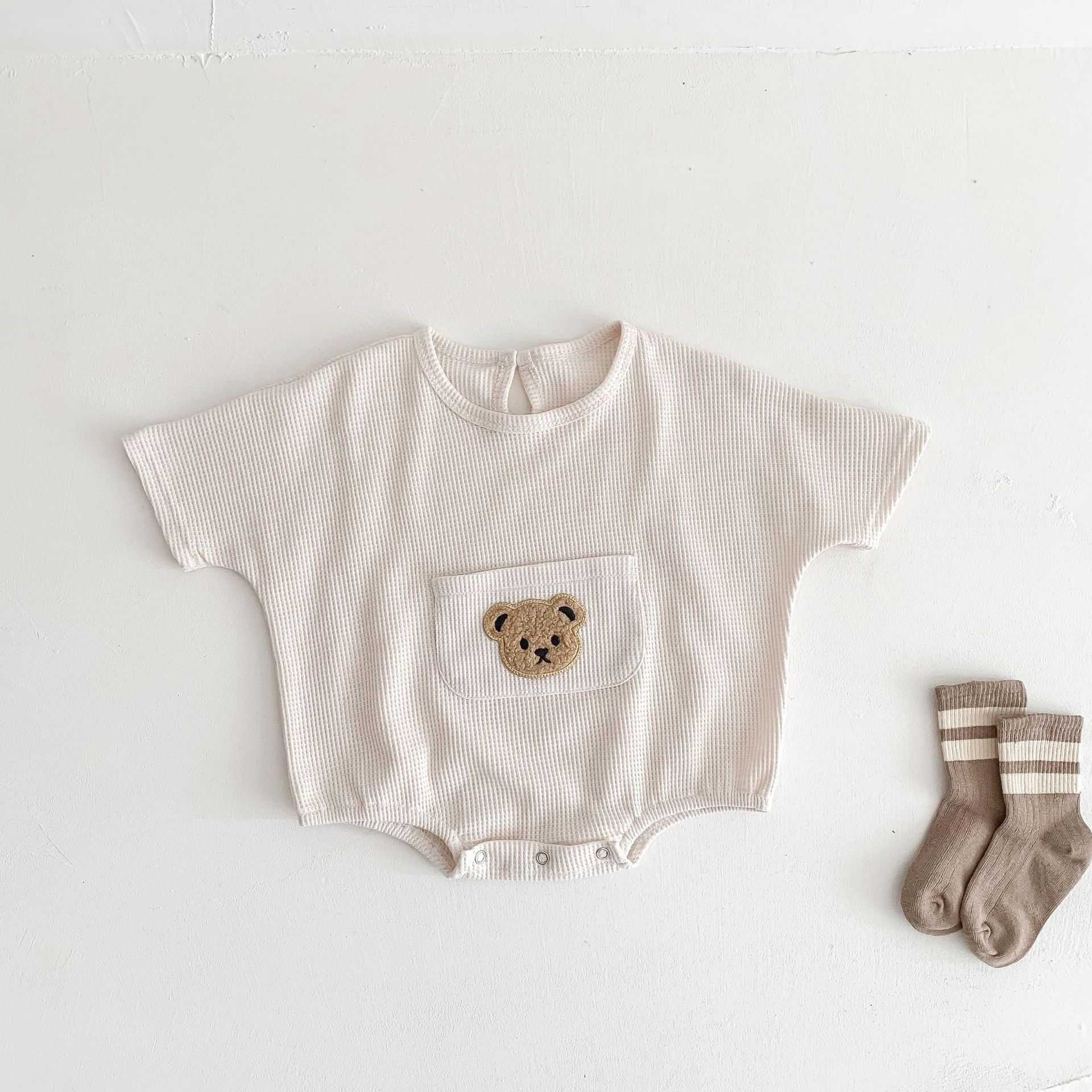 Title 6, Schattige kleine beer baby jumpsuit met korte m...