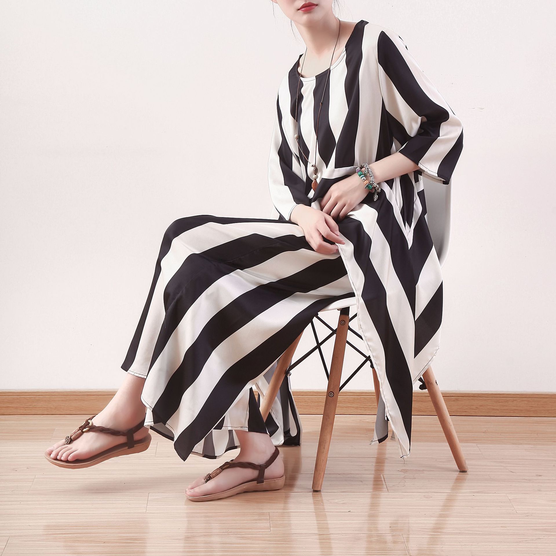 Black And White Striped Silk And Satin Printed Thin And Large Two-piece Suit