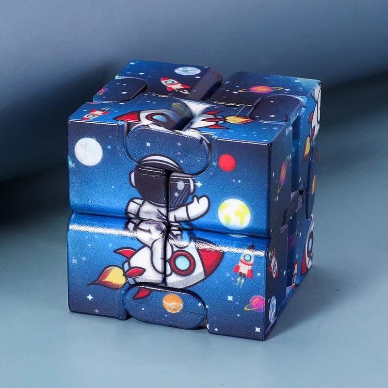 Title 2, Le nouveau Cube Astronaut Infinite Flip Transfr...