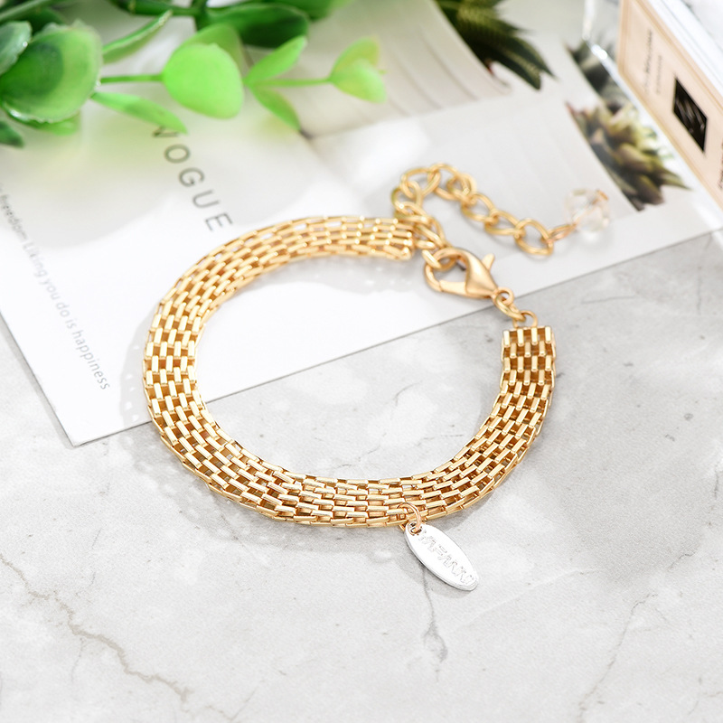 Hot Selling Exaggerated Geometric Double Layer Diamond Alloy Bracelet