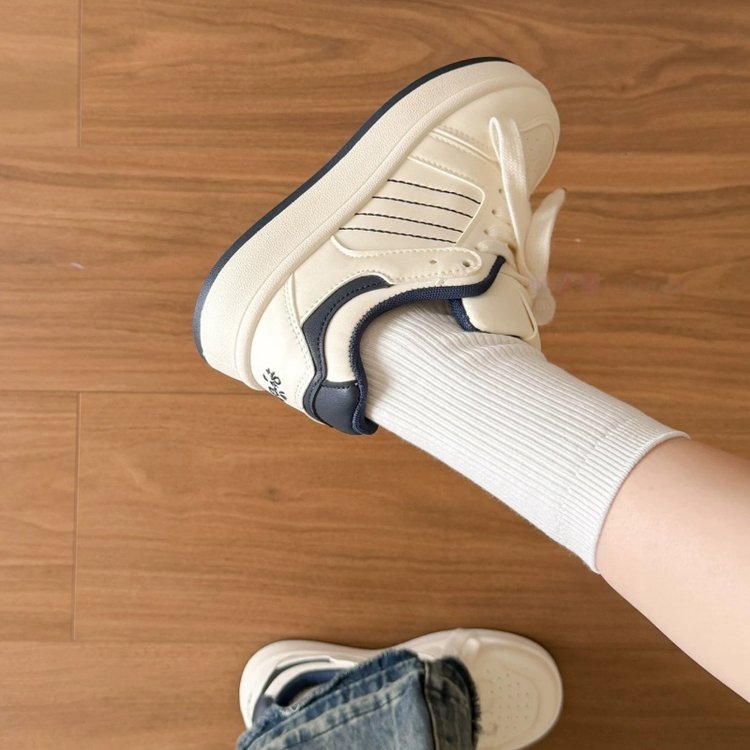 2026 Autumn New Women's Board Shoes Light Luxury, Durable, HighFashion Casual Sneakers With Elevated Sole For Adults