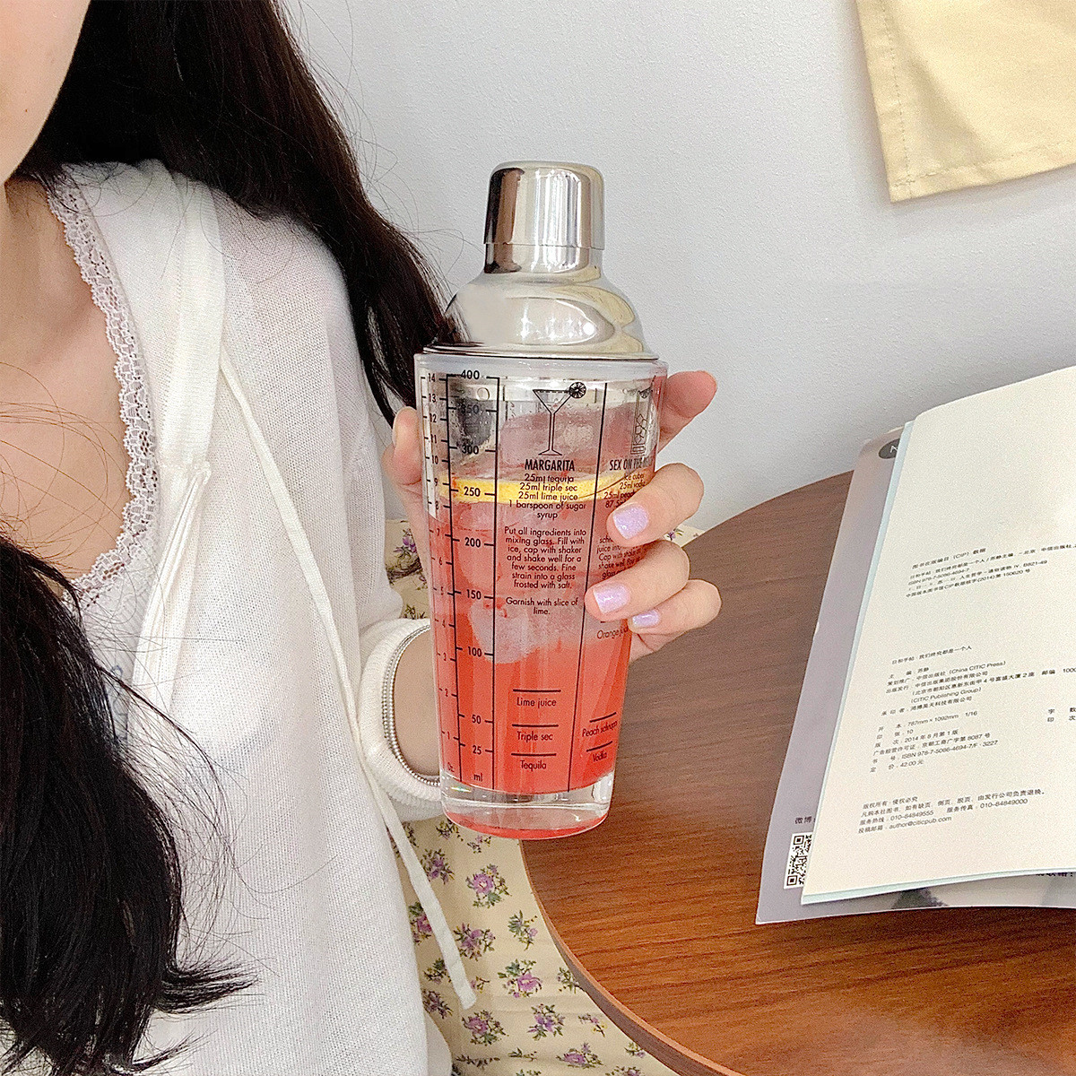 Scale Hand-cranked Stainless Steel Milk Tea Mixing Glass