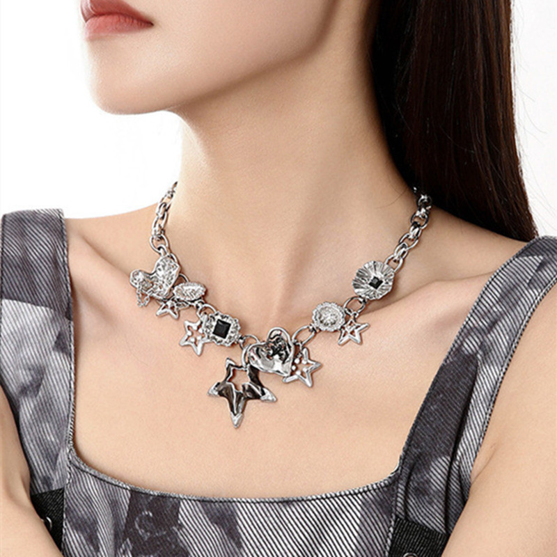 Women's Fashionable Elegant Dripping Oil Pentagram Clavicle Chain