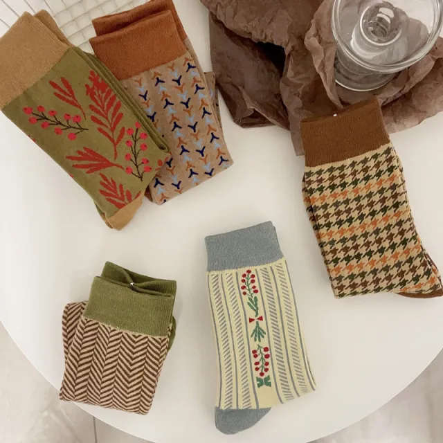 Autumn And Winter New Combed Cotton Thickened Japanese Retro Style Middle Tube Cotton Socks Set - Shop at LoveMi