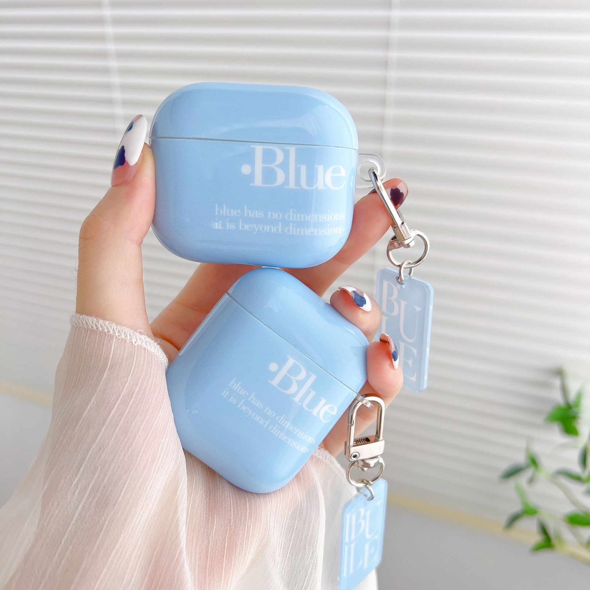 Color-coded Bluetooth Headphone Case - Image 10