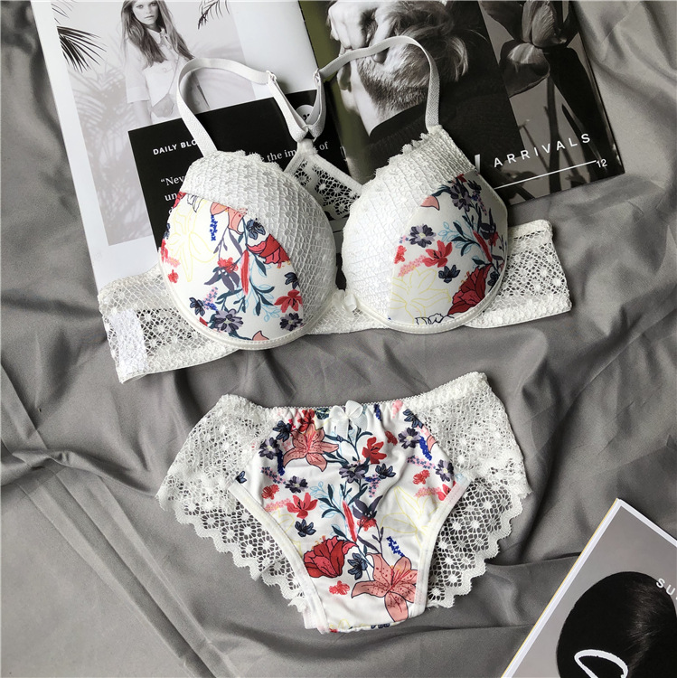 Title 3, Lace DE Big Chest Floral Gather Bra Underwear Set