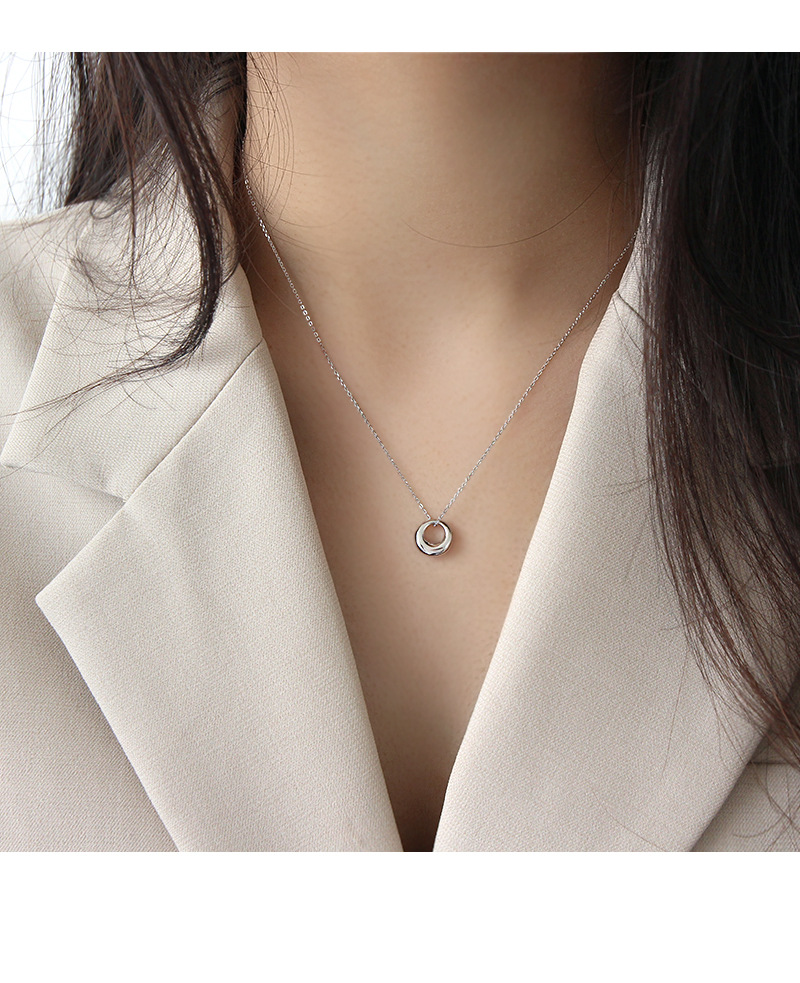 Title 7, Geometric ring short clavicle necklace