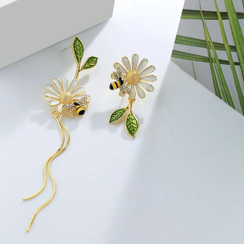 Floral Bee Painted Oil Leaf Asymmetrical Long Tassel Earrings - Gold