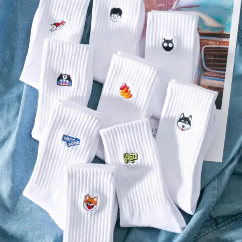 Men's Fashionable Cotton Mid-calf Sweat-absorbing and Anti-odor Socks