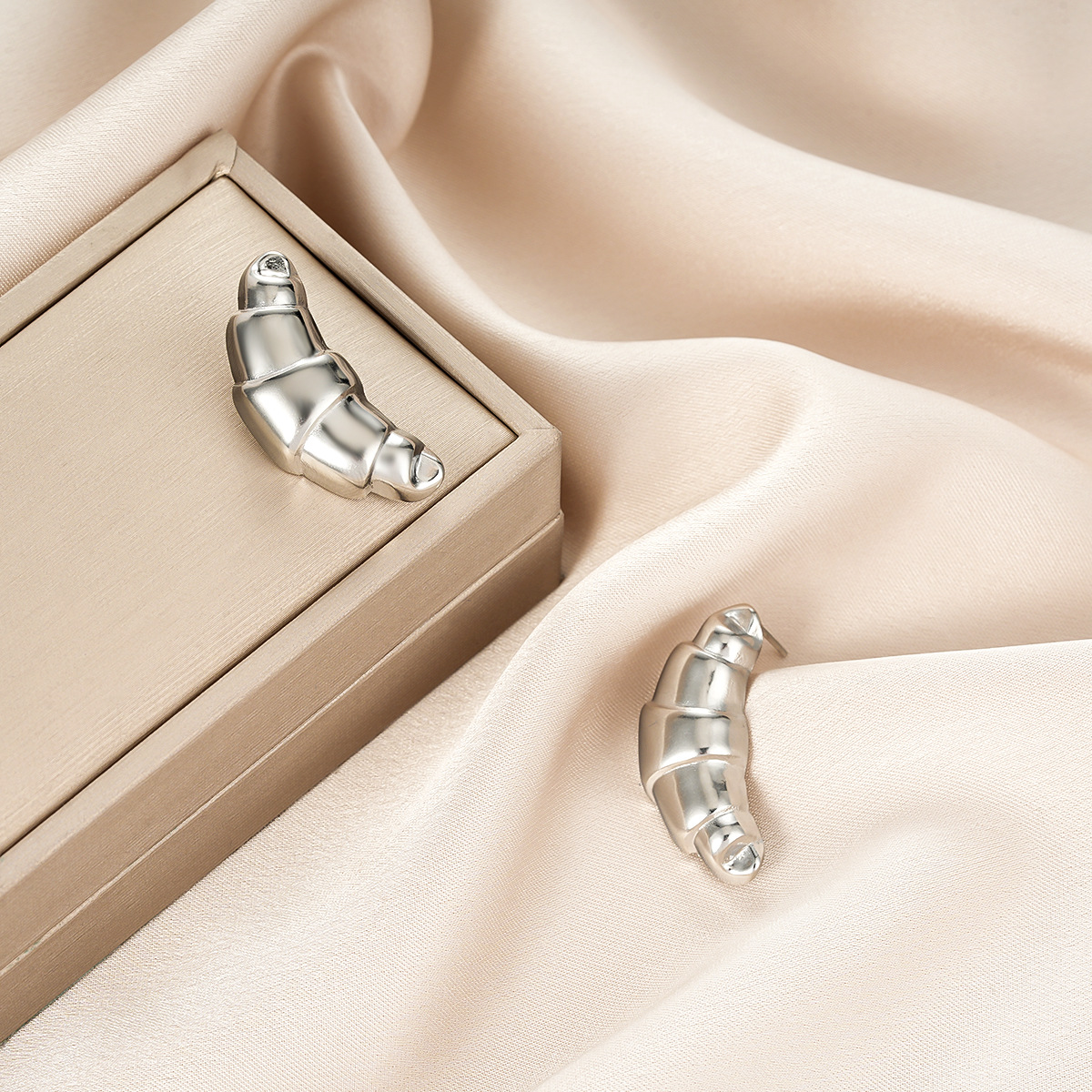 Style 26-1 Pair preview