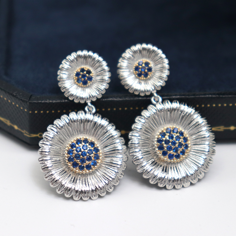 Small Daisy Earrings With Fine Two-color Drawing Process