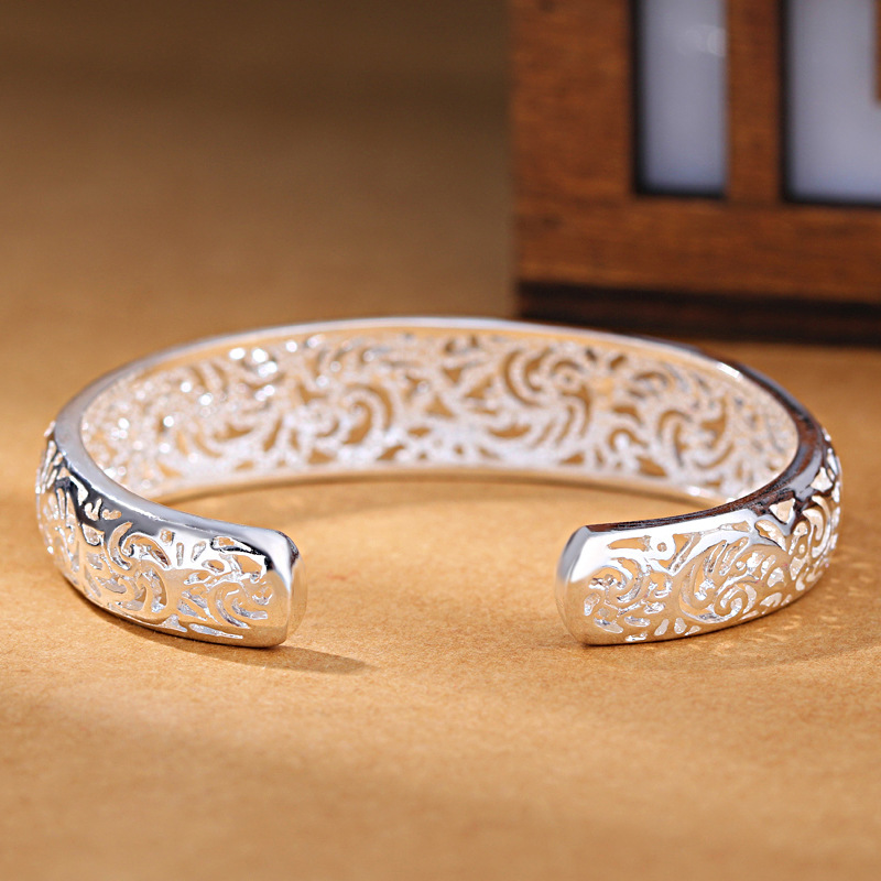 Women's European And American Simple Accessories With Pattern Hollow Bracelet