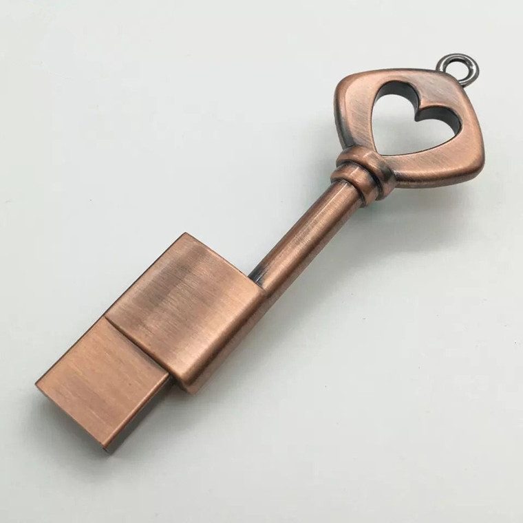 Heart Shaped Bronze Key Storage U Disk Pendant U Disk — foto 3