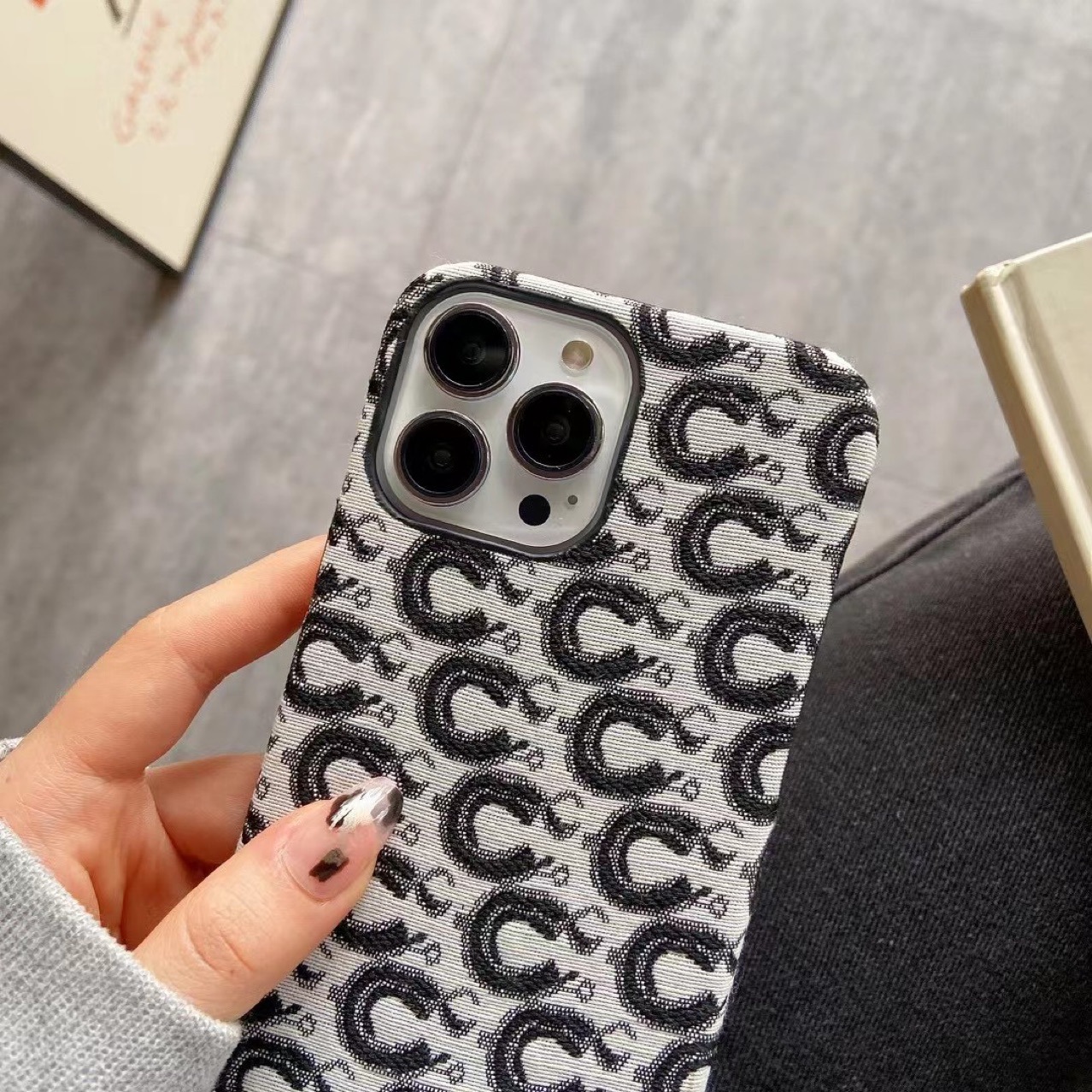 Thousand Birds Check Velvet Half Package Hard Shell Phone Case - Image 5