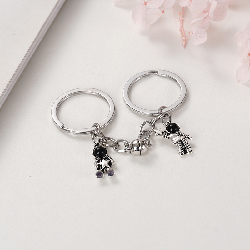 سلسلة مفاتيح نجم رائد الفضاء المغناطيسية