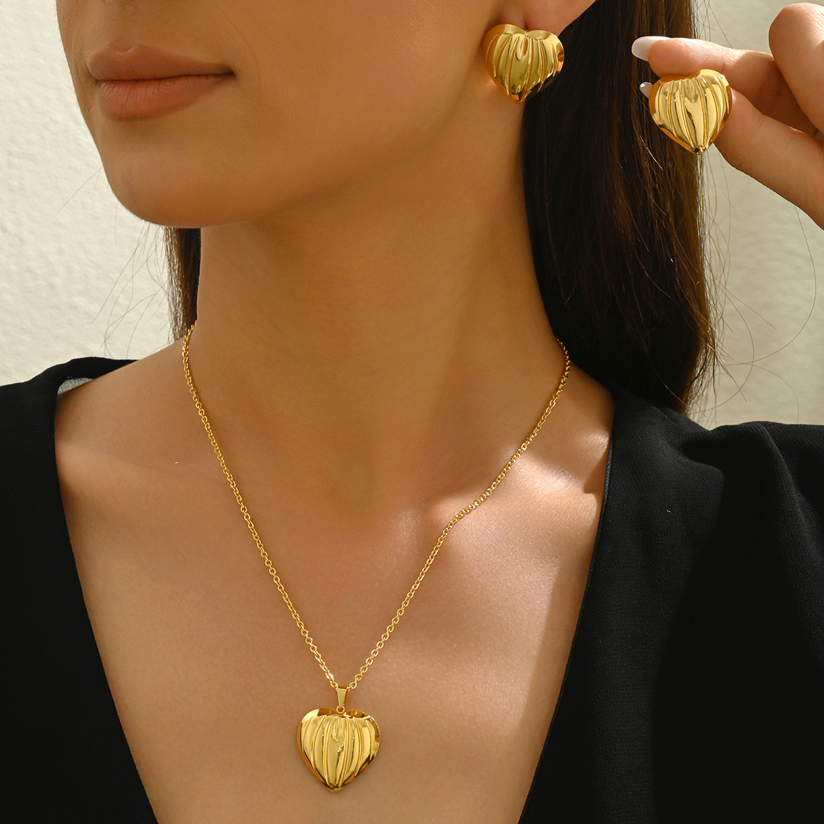 Cross-border European American Women Long Necklace, Niche Heart Pendant Design, Matching Wrinkle Textured Earrings, Premium Versatile Daily Neck Ear J