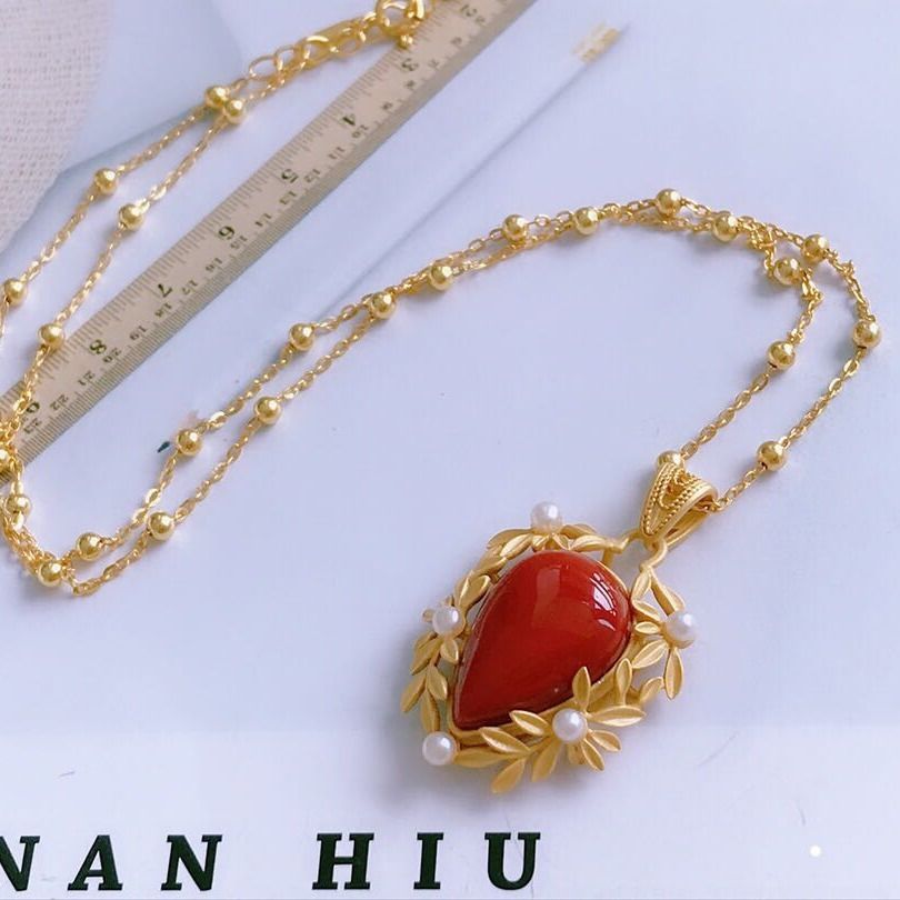 Natural South Red Agate French Vintage Pendant Necklace