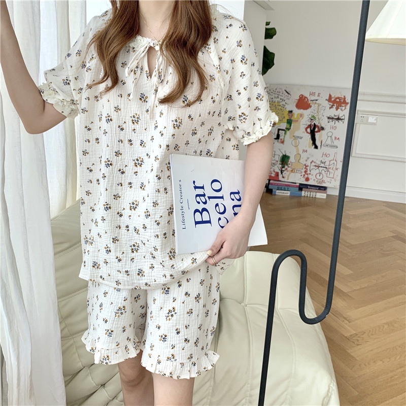 Title 5, Women Sweet Lace Floral Short Sleeve Pajamas