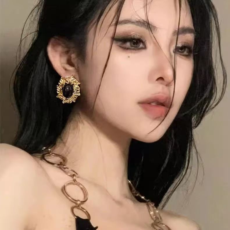 New Vintage Oval Metal Studs, Elegant High-end Women Earrings