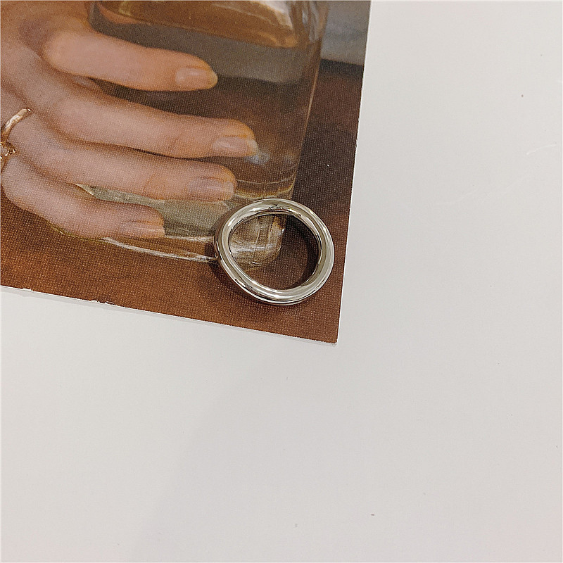 Elegant Metal Glossy Wavy Curve Ring Ring