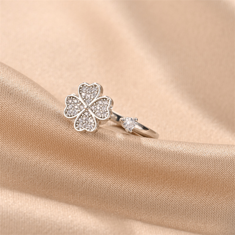 Rotating Clover Ring Female All-match Couple Ring Ornament